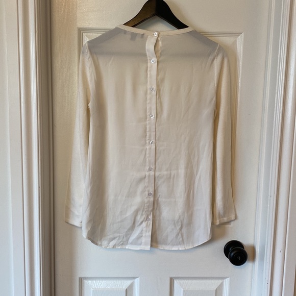 Cream coloured mix medium Anne Taylor sweater. - Picture 2 of 3